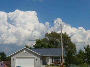 106 Crestview Dr, West Branch, IA 52358