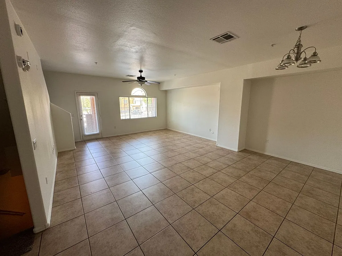 Building Photo - 240 W Juniper Ave #1032