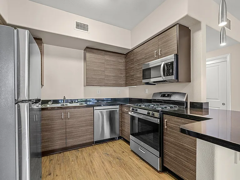 5600 Wilshire — Photo 27