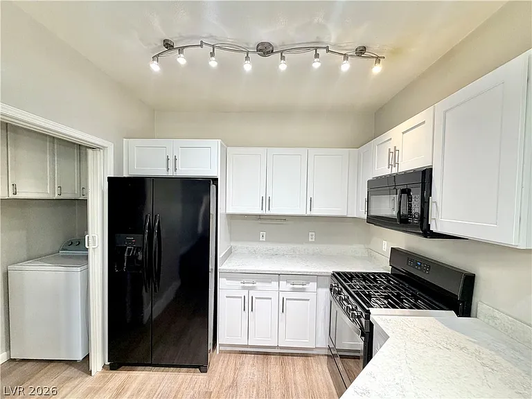 8555 W Russell Rd #2018 — Photo 2