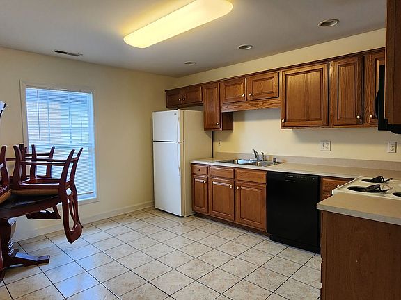 5th image of 8608 Standing Oak Dr #8608STANDINGOAK-3