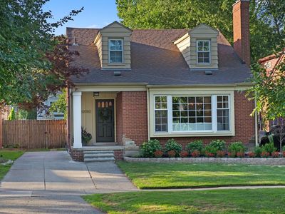 10080 Hart Ave, Huntington Woods, MI, 48070