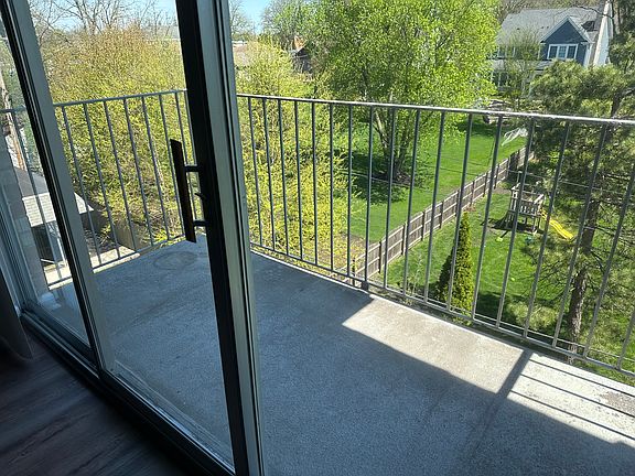 4th image of 5125 Blodgett Ave