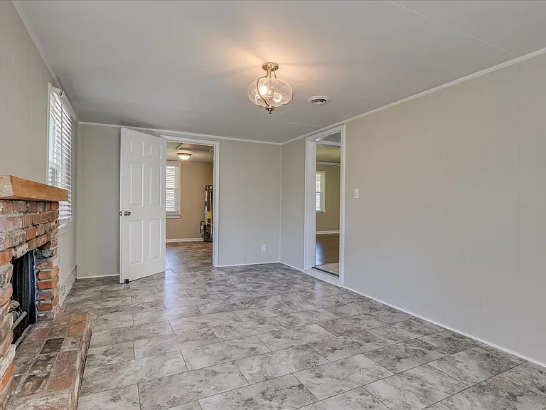 1202 Oakdale Rd — Photo 14