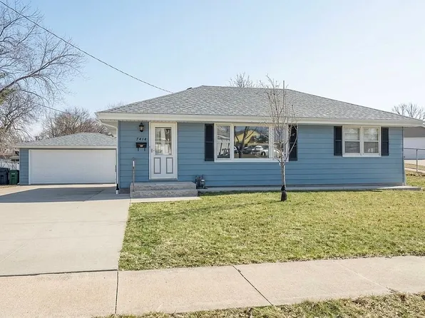 7414 Dennis Dr, Urbandale, IA 50322