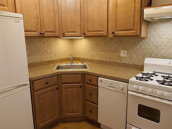 5th image of 319 W 76th St APT 2B
