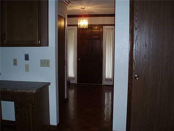 4th image of 840 Brookfield Ln