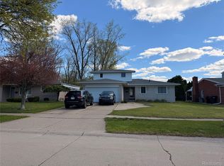 12224 El Camino Dr, Sterling Heights, MI 48312