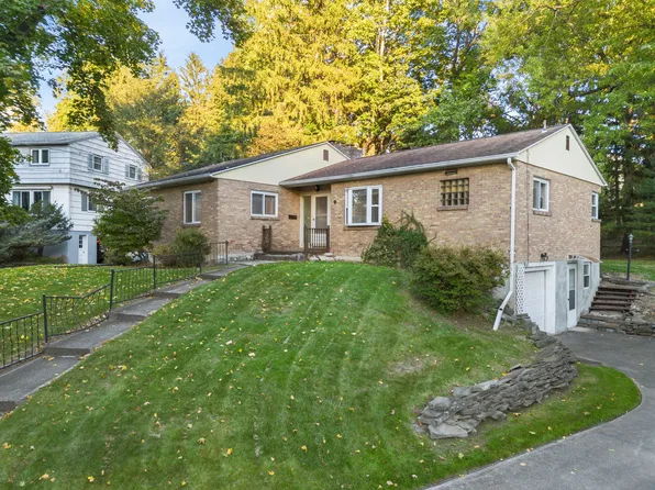 136 N Meadowbrook Ln, Vestal, NY 13850