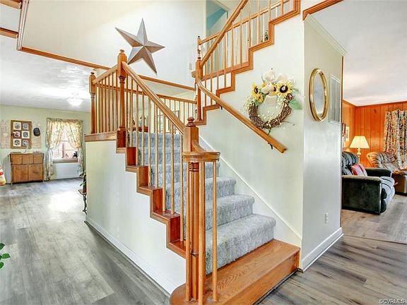 5th image of 547 Jasper Ln