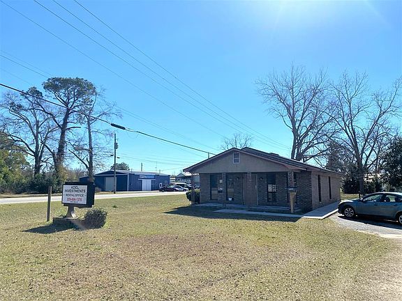 2nd image of 500 Elm Dr