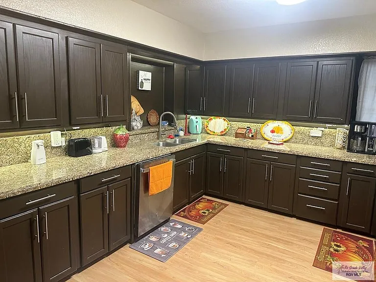 1105 Parkwood Pl — Photo 12