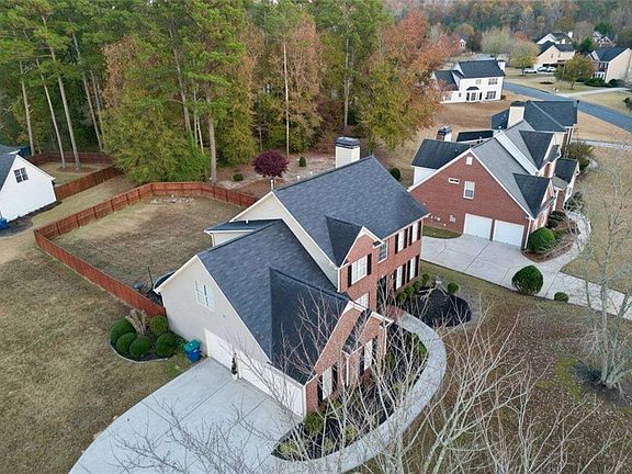 3rd image of 405 Caxton Ct SW