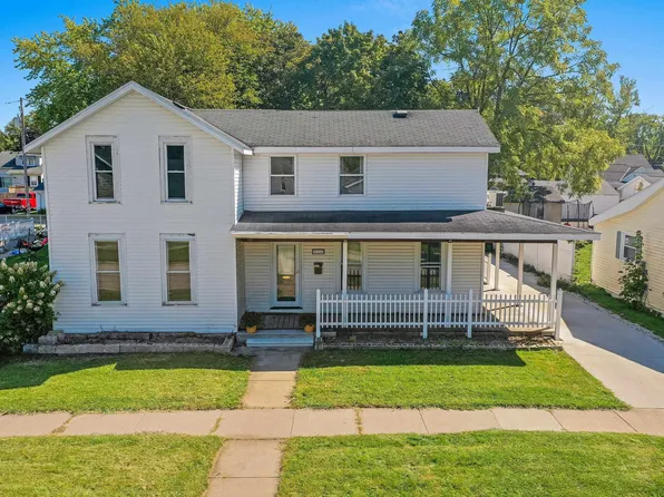 214 N Superior St, De Pere, WI 54115