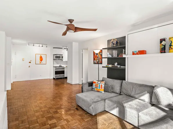 251 East 51st Street image 8 of 23