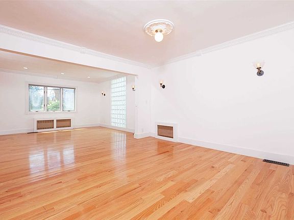 3rd image of 46 Hollywood Ave