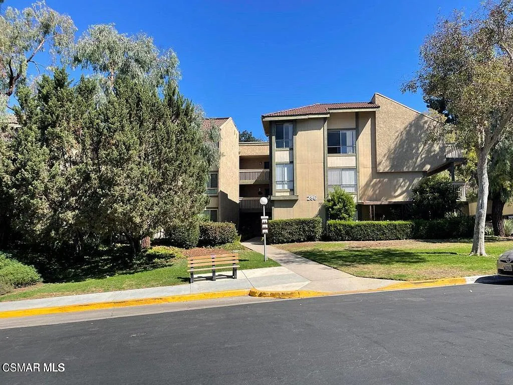 2 bed, 836 sqft, $2,600 — Photo 1