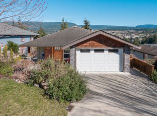 5878 Medusa St, Sechelt, BC V0N 3A3