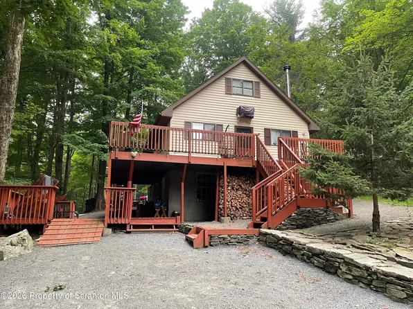 104 Hickory Cir, Greentown, PA 18426