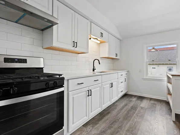 2881 S Linebarger Ter, Milwaukee, WI 53207