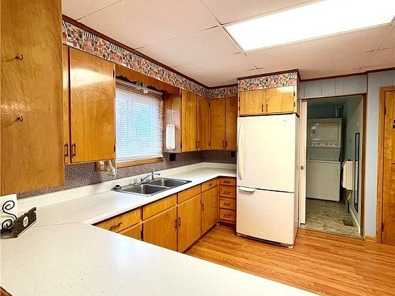 4th image of 749 Davidson St
