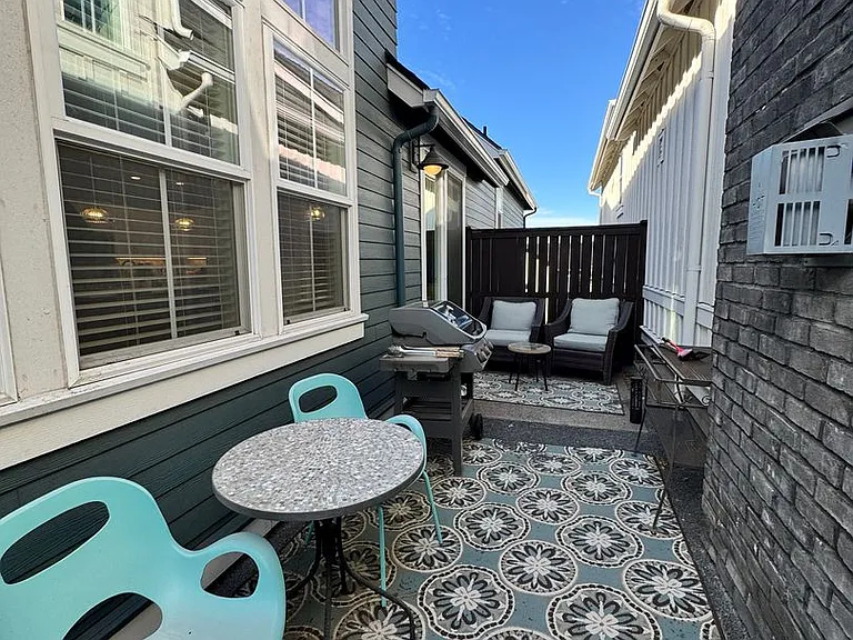2740 Ordway Ave — Photo 72