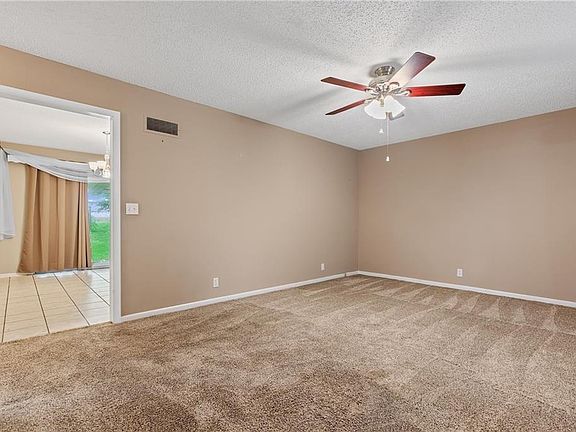 4th image of 602 N Westview Dr