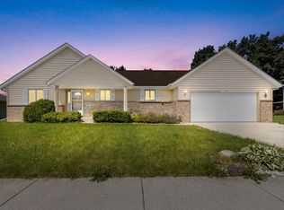 417 Willow Ln, Hartford, WI 53027