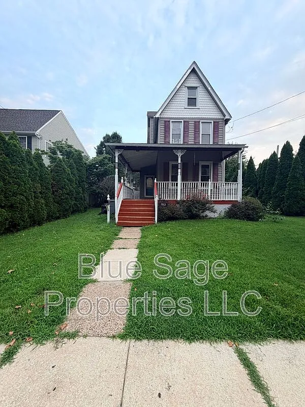 5 bed, 2.0 bath, 1900 sqft, $2,295 — Photo 1