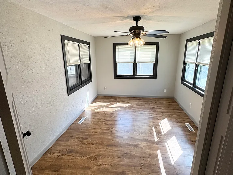 1227 Albany St — Photo 10