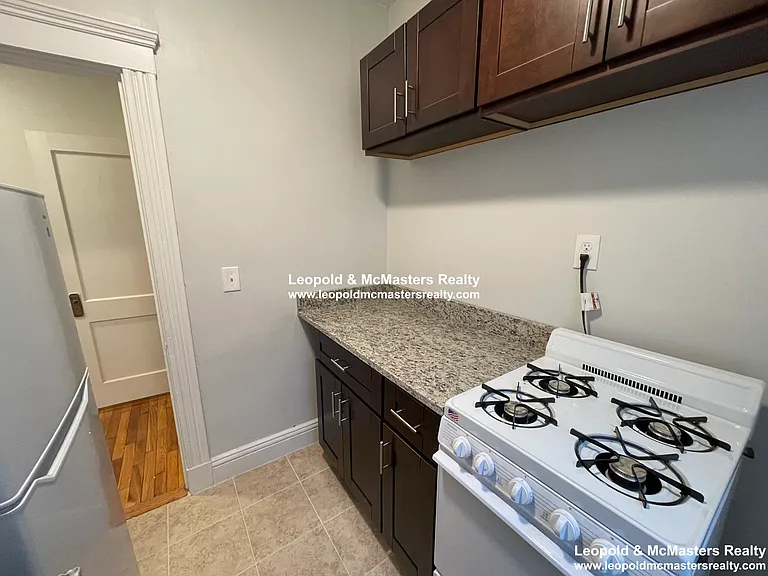Gorden St Apartments — Photo 28
