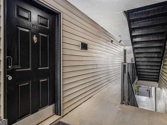 4th image of 2657 Lenox Rd #38