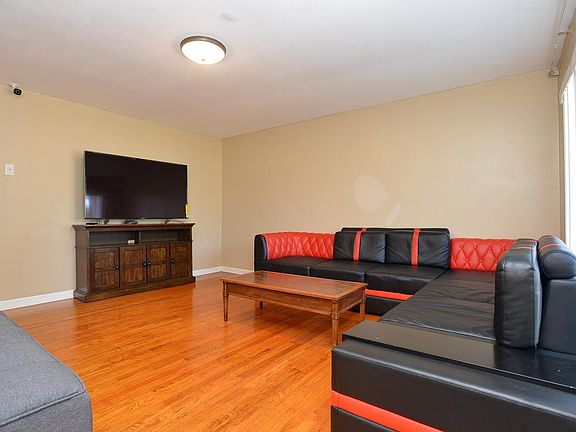 3rd image of 4366 Schmittwoods Ct