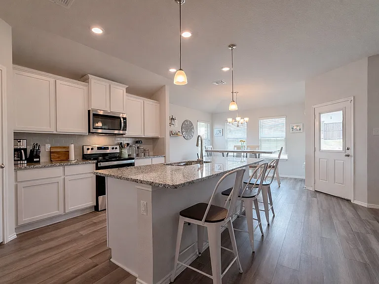 2403 Corradino St — Photo 2