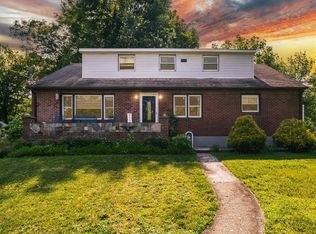 18 Gerow Ln, New Windsor, NY 12553