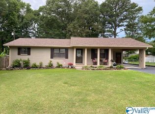 913 Cooper Ln SW, Hartselle, AL 35640