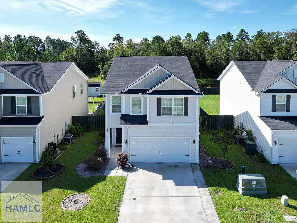 3 bed, 2.5 bath, 2000 sqft, $2,150 — Photo 1
