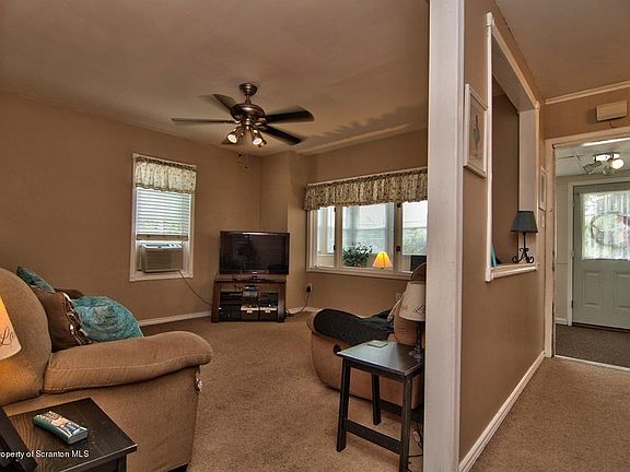 5th image of 302 Center St