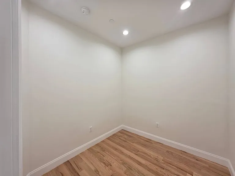 160 Bay 29th St #2 — Photo 11