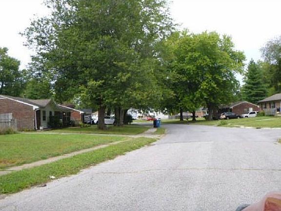 Exterior Neighborhood (street photo)