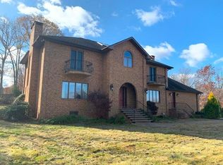 31 Laureate Dr, Middletown, CT 06457