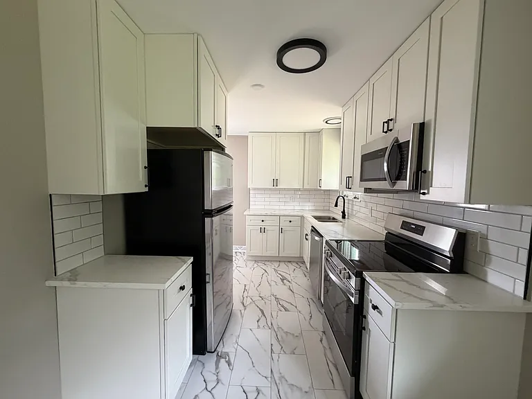 613 School St — Photo 3
