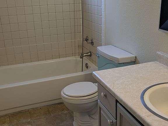 3rd image of 3011 Wentworth Dr