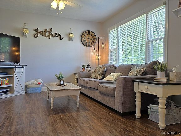 3rd image of 7015 Poteet Ln