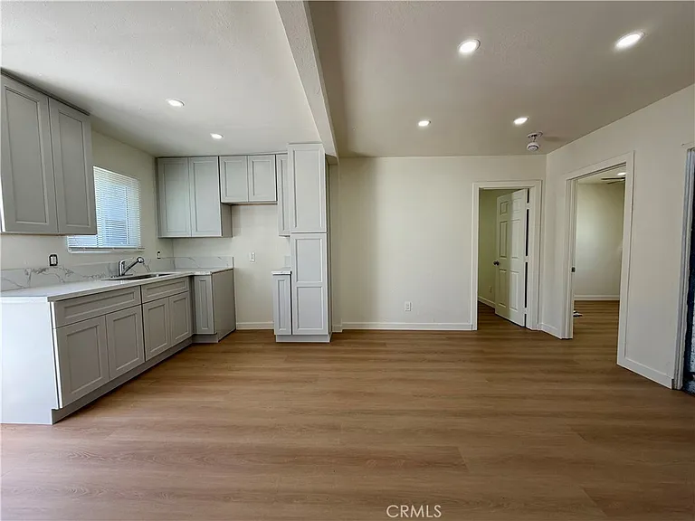 1426 W 83rd St — Photo 5