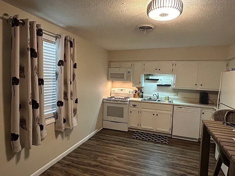 917 Davis Blvd #6 — Photo 11