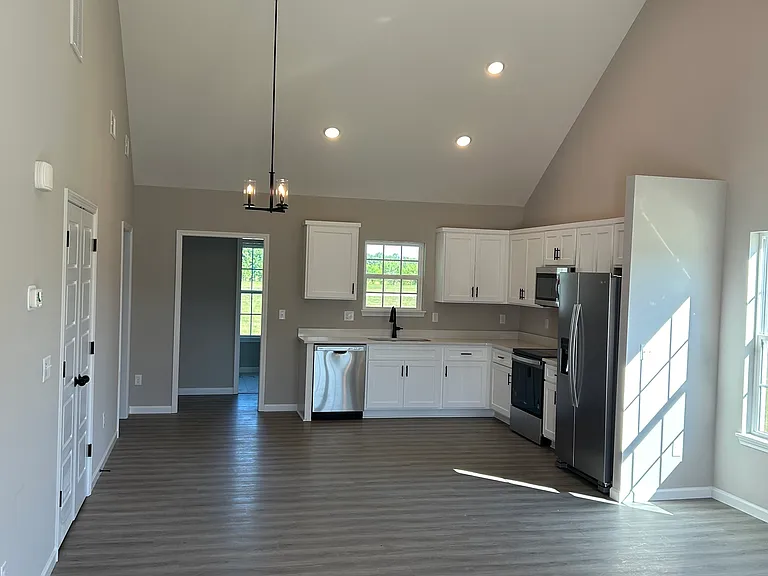 1104 Brook Ct — Photo 2