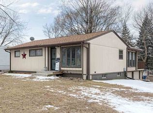 559 Helmet Ave, Waterloo, IA 50703