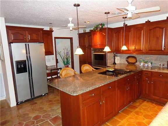 5th image of 7951 W Lake Dr