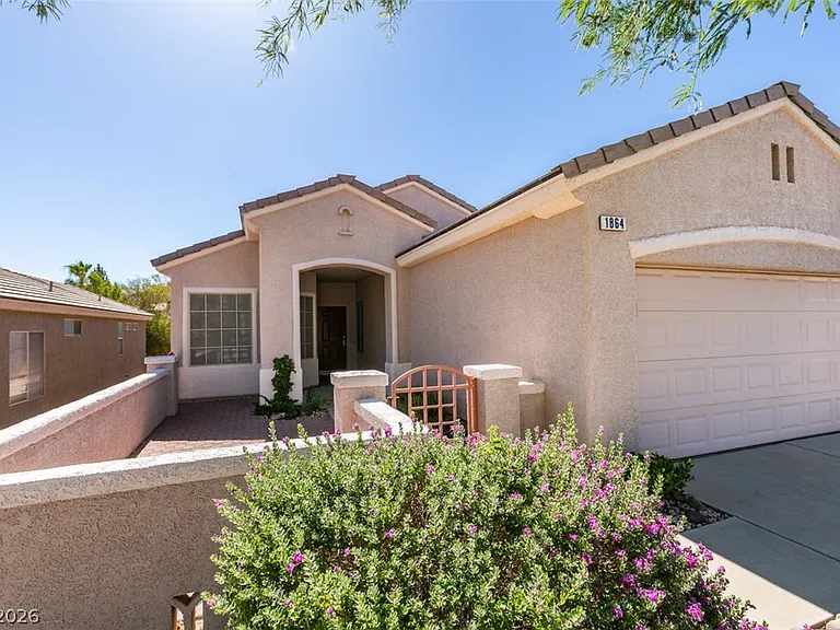1864 High Mesa Dr — Photo 2